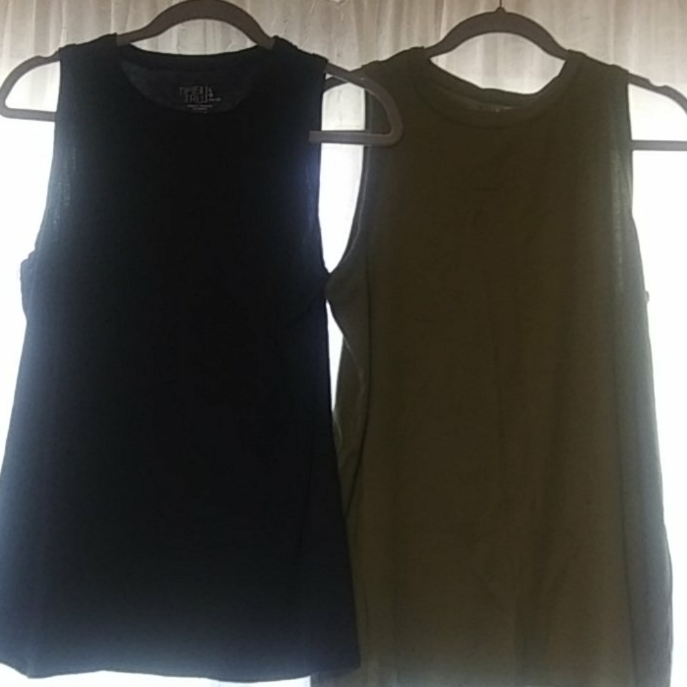 Bundle of 2 tank tops sz L